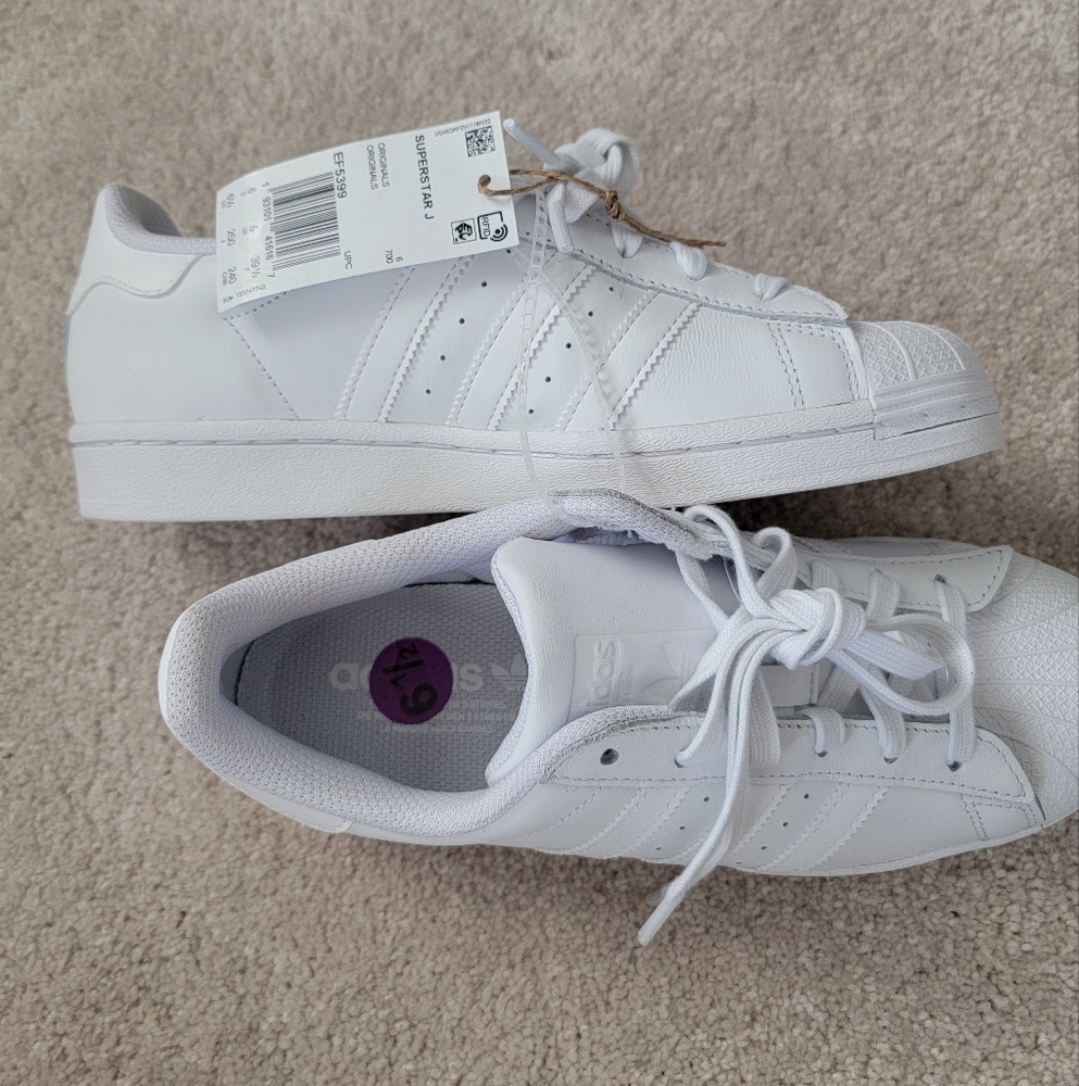 NWT! Adidas All-White Superstar Sneakers  6.5 big kid/ men , 8 women - Picture 3 of 7